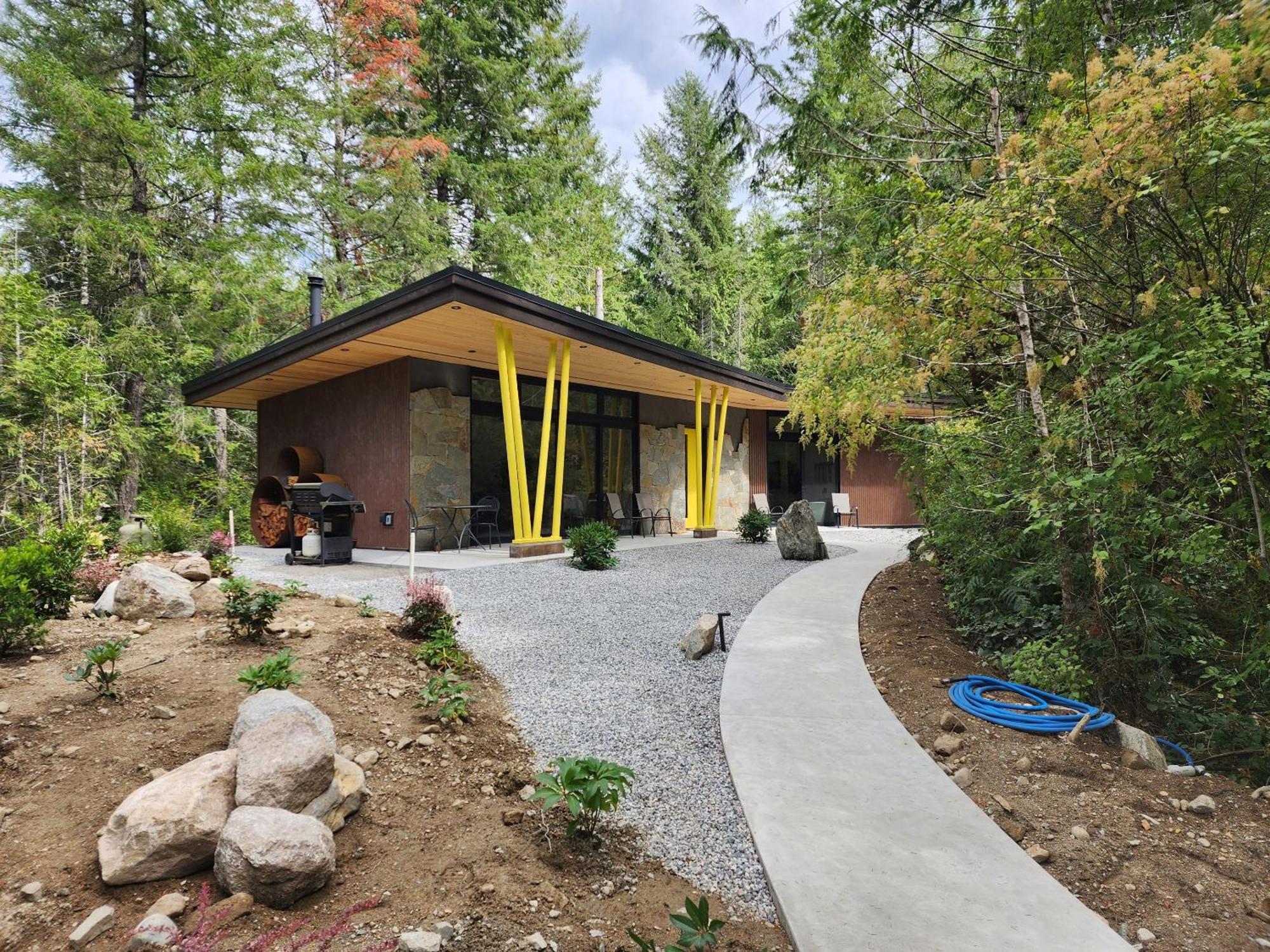 The Shed At Moon Dance Hotel Madeira Park Exterior foto
